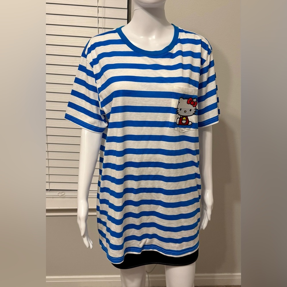 Hello Kitty and Friends by Sanrio. Short-sleeved T-shirt, size L, with a pocket